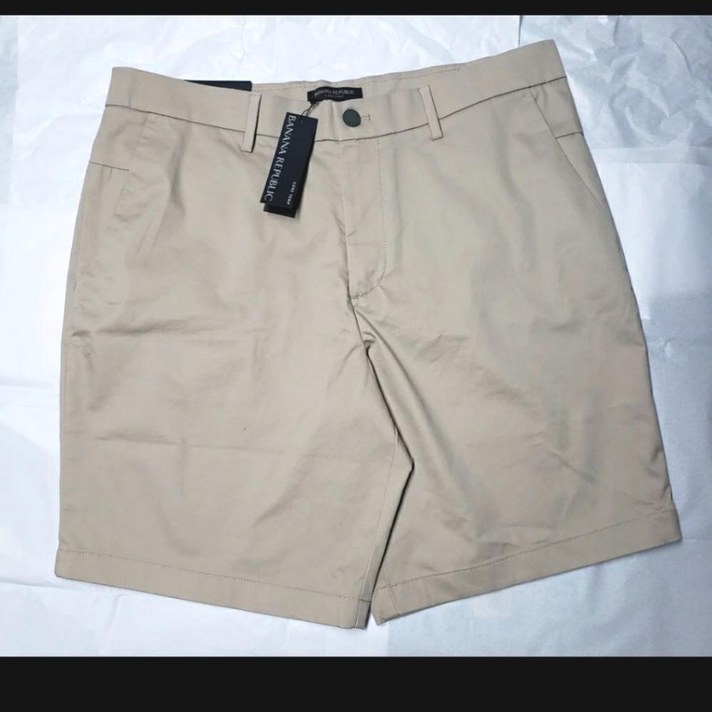 Banana Republic Men’s Core Temp 9” Aiden Short NWT Size 44  Camp Khaki